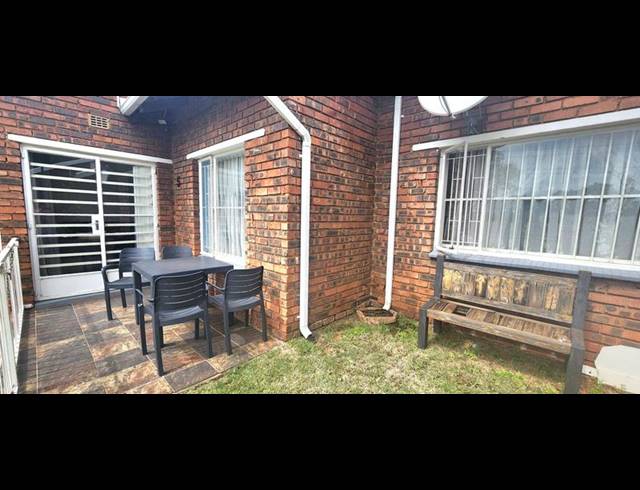 3 BEDROOM TOWNHOUSE FOR SALE IN BOKSBURG SOUTH